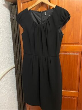 Saks Fifth Avenue Classic Black Cap-Sleeve  Dress, knee length size 8
